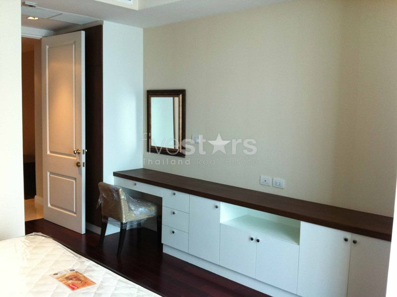 Spacious 3-bedroom condo 300m from BTS Ploenchit!, photo 6