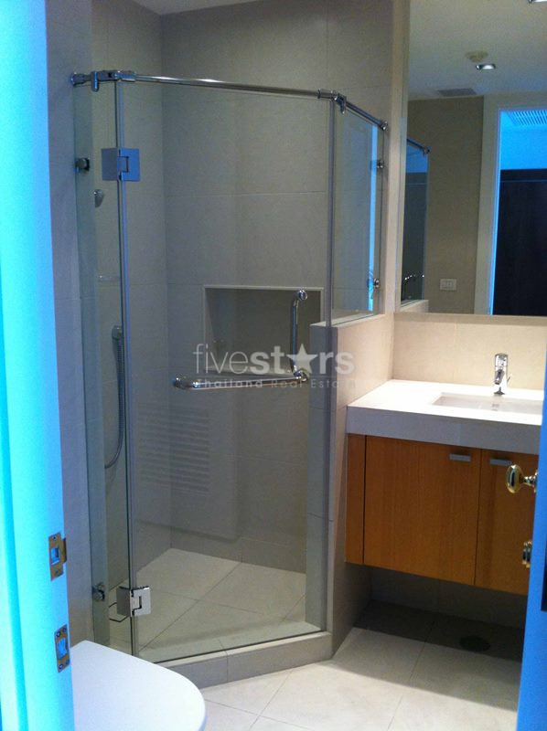 Spacious 3-bedroom condo 300m from BTS Ploenchit!, photo 11