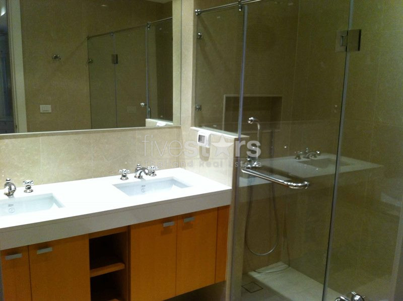 Spacious 3-bedroom condo 300m from BTS Ploenchit!, photo 9