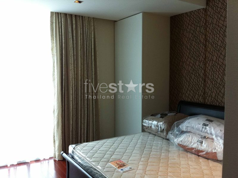 Spacious 3-bedroom condo 300m from BTS Ploenchit!, photo 3