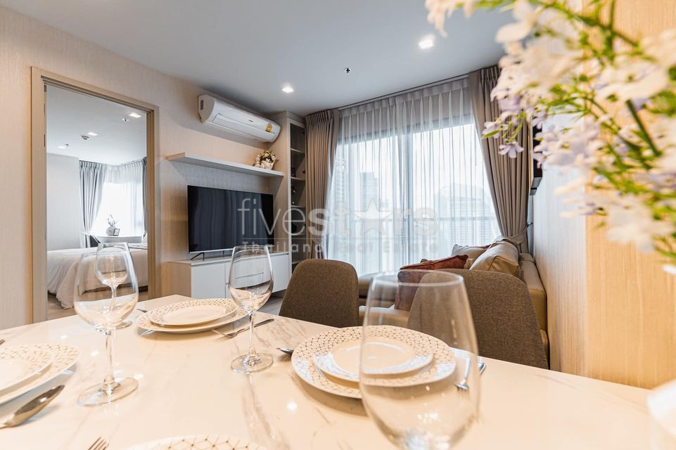 Modern 2 bedrooms condo for rent near BTS Ploenchit, photo 3