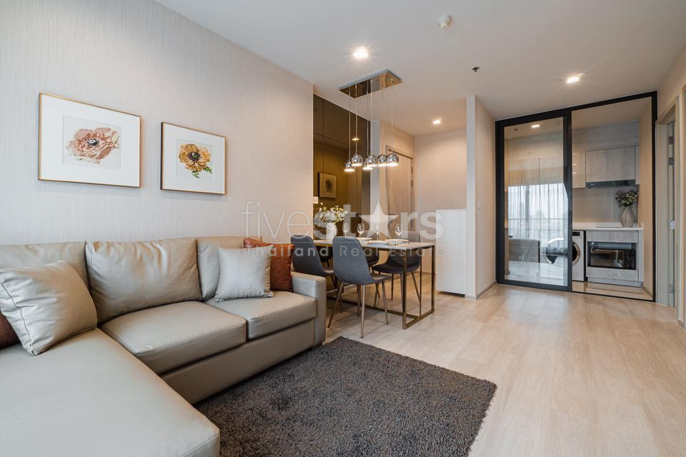 Modern 2 bedrooms condo for rent near BTS Ploenchit