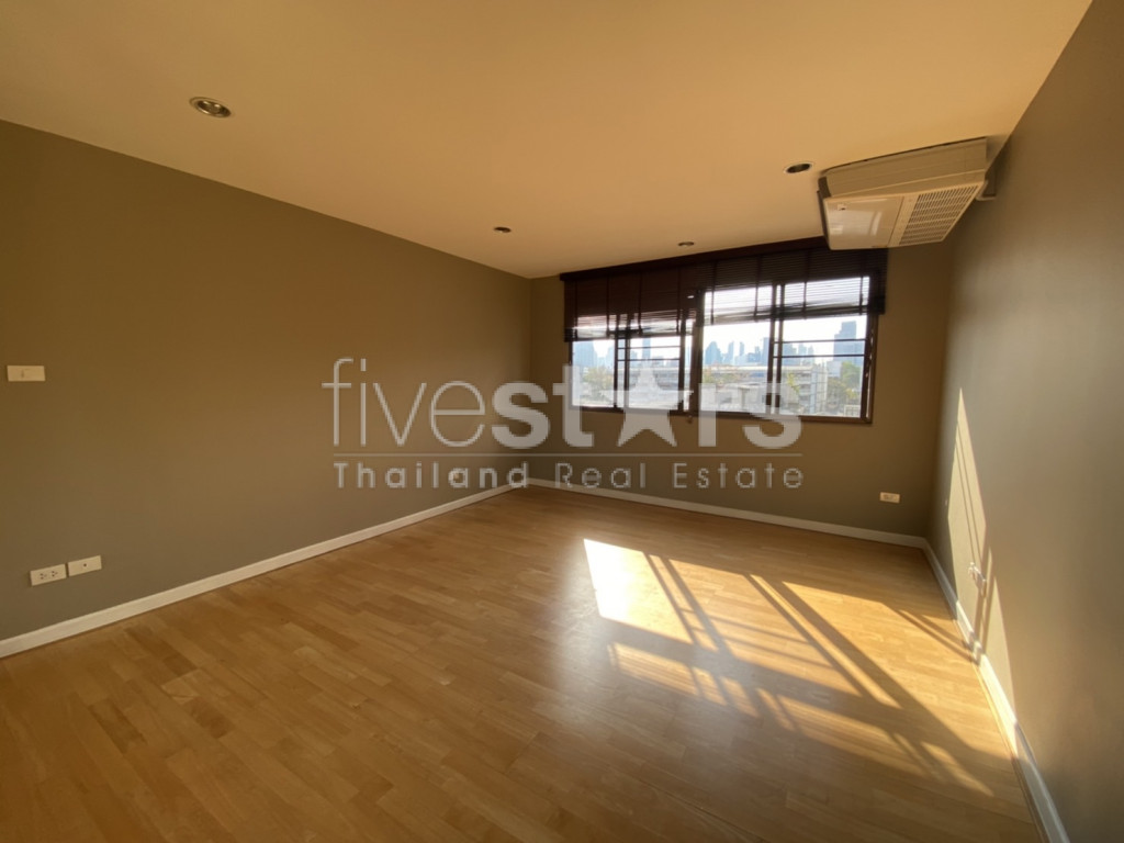 Large 2 bedrooms condo for rent near MRT Lumpini and Park, photo 2