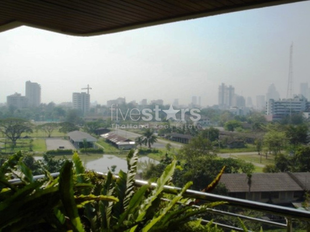 Appartement spacieux de 2 chambres à louer dans le quartier de Sathorn