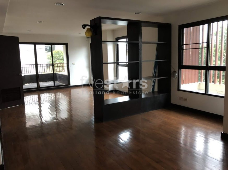3 bedroom spacious condo for sale on Sathorn