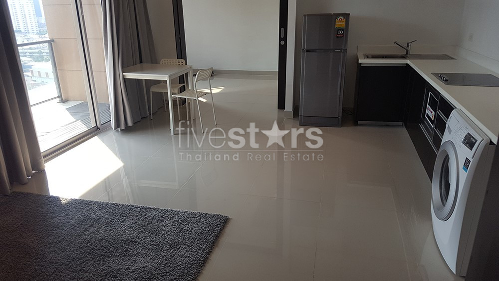 2 bedrooms condo for sale in soi Yennakart Sathorn area, photo 2