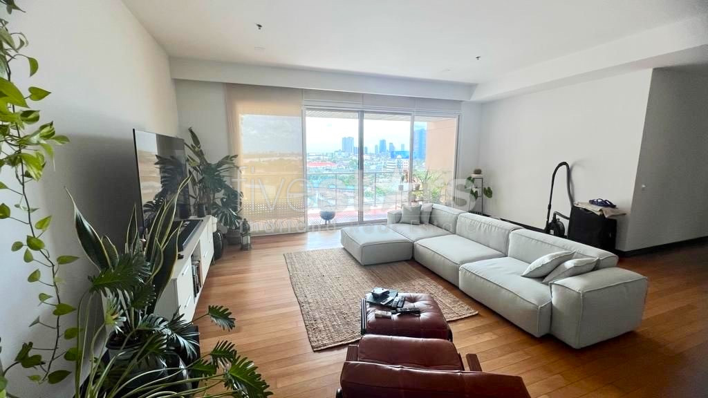 Appartement de 3 chambres à Louer à Sathorn, Yennakart