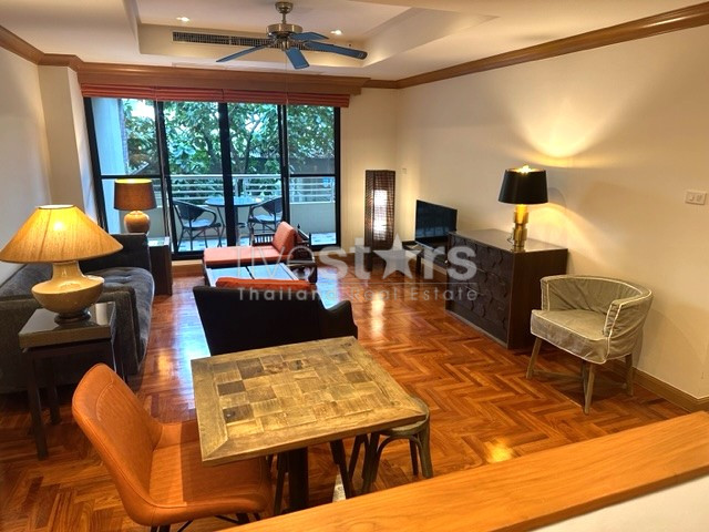 Grand appartement de 1 chambre avec terrasse, à louer à Yen Akart (Sathorn), photo 2