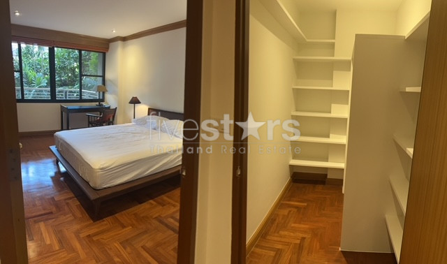 Grand appartement de 1 chambre avec terrasse, à louer à Yen Akart (Sathorn), photo 7