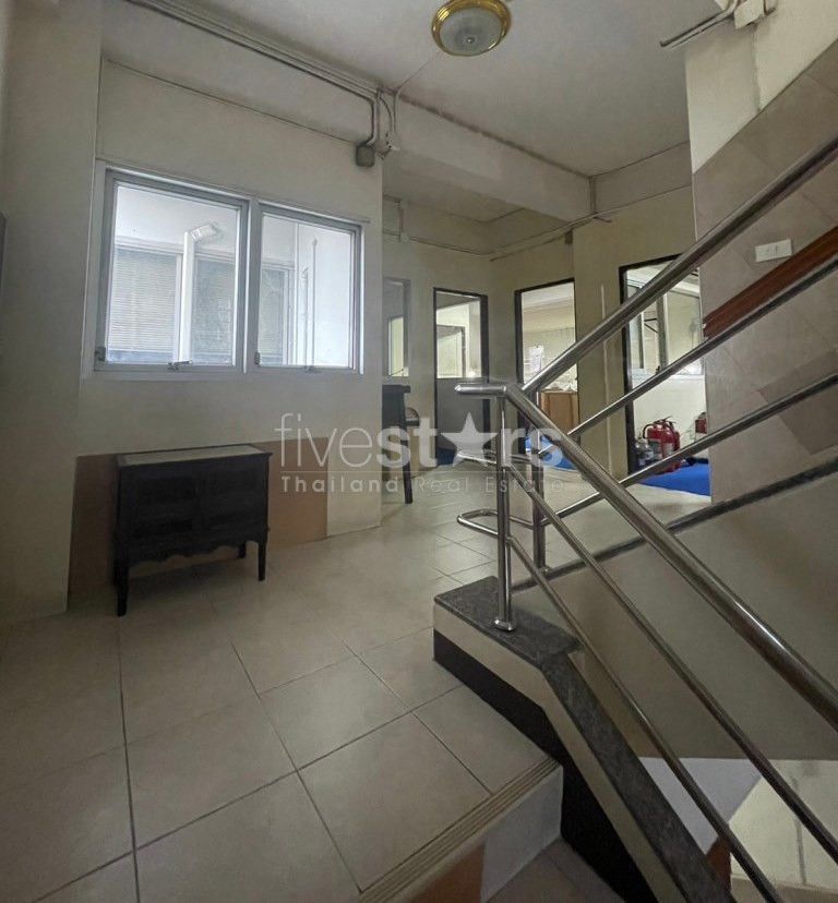Immeuble commercial de 5 chambres à vendre sur Yen Akat Road, photo 15