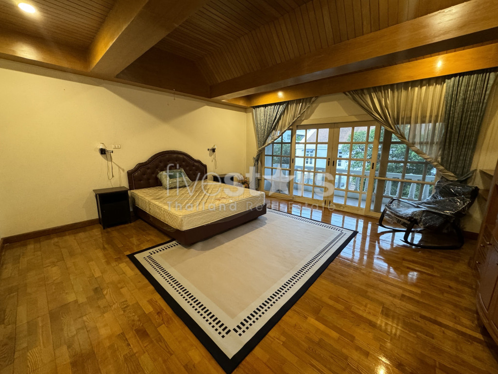 Detached 4-Bedroom House for Rent in Sathorn - Yen Akard, photo 9