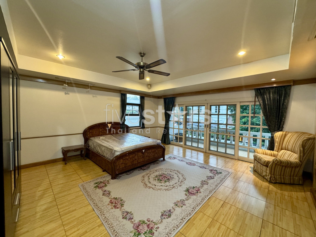 Detached 4-Bedroom House for Rent in Sathorn - Yen Akard, photo 8