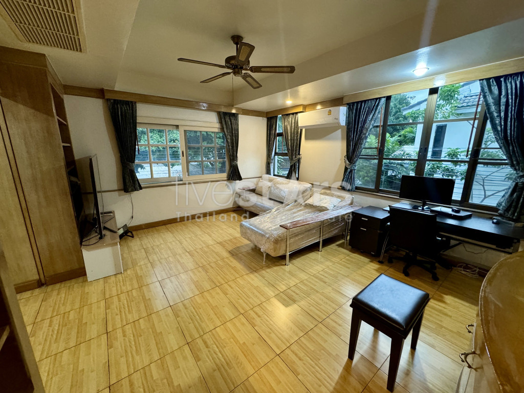 Detached 4-Bedroom House for Rent in Sathorn - Yen Akard, photo 5