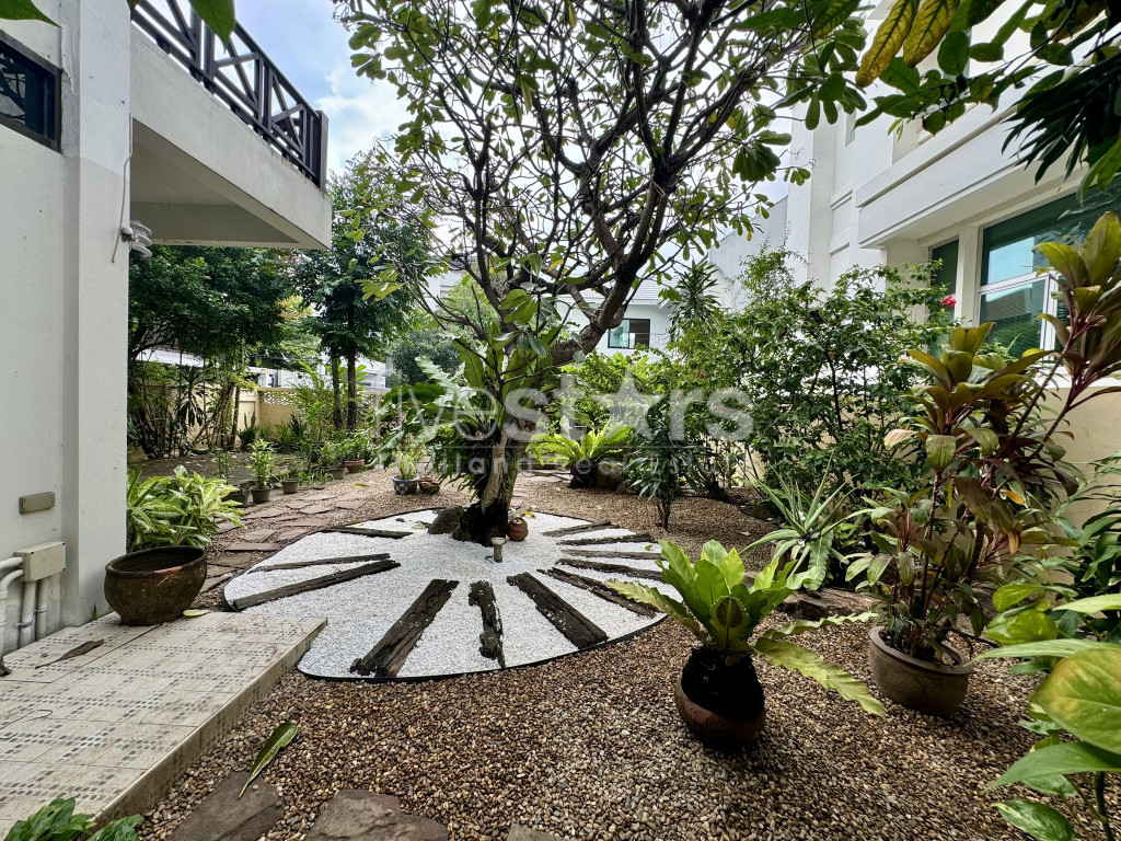 Detached 4-Bedroom House for Rent in Sathorn - Yen Akard, photo 2