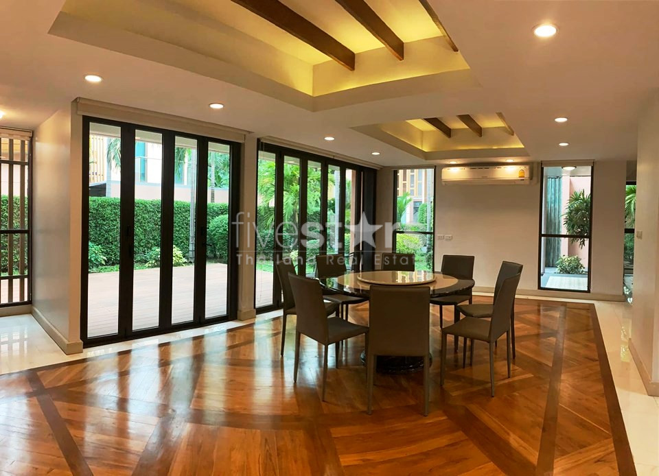 House in compound 4 bedrooms for rent in Sathorn, photo 3