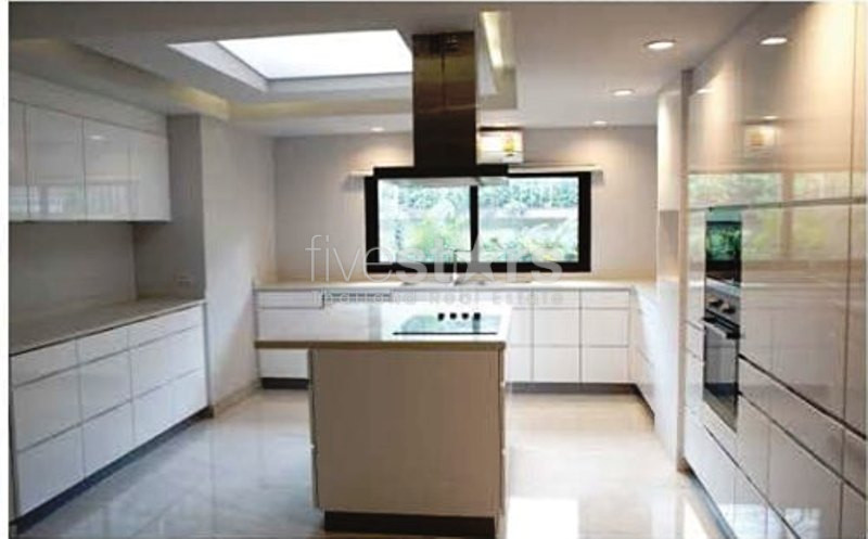 House in compound 4 bedrooms for rent in Sathorn, photo 5