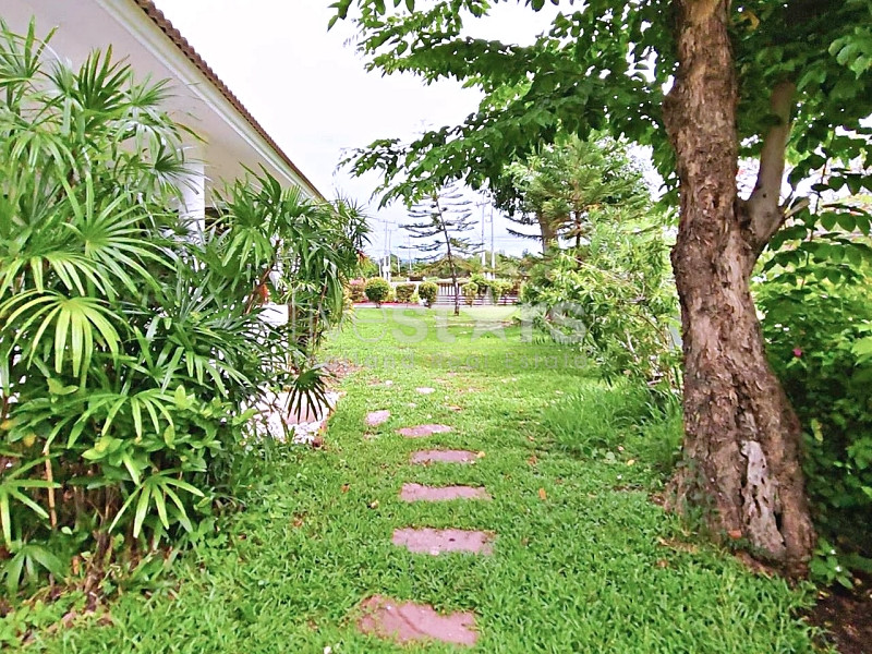 Luxurious Balinese-Style Pool Villa for Sale at Palm Hills Golf Course Hua Hin, photo 10