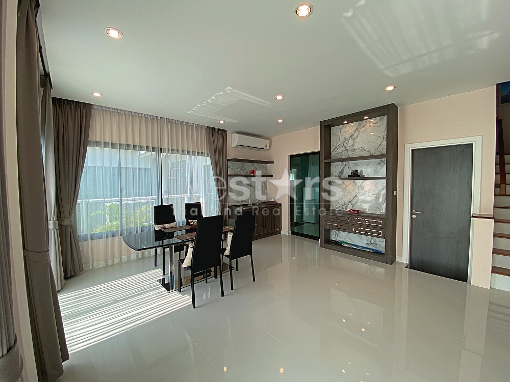 2 Story 3 Bed 3 Bath Villa Near Bluport Mall, photo 9
