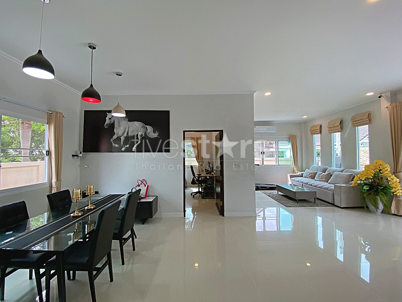 Spacious 4-Bedroom Pool Villa Near Black Mountain Golf, photo 12
