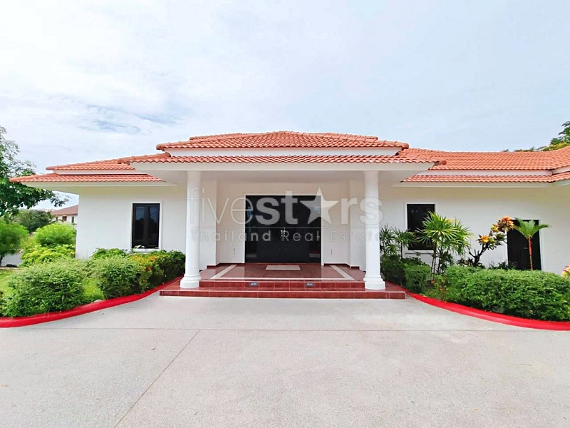 Luxurious Balinese-Style Pool Villa for Sale at Palm Hills Golf Course Hua Hin, photo 9