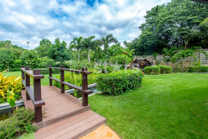 Luxury Hua Hin Estate on 2 Plots with Tropical Garden, Entertainment Sala & Fully Renovated Villa, photo 9