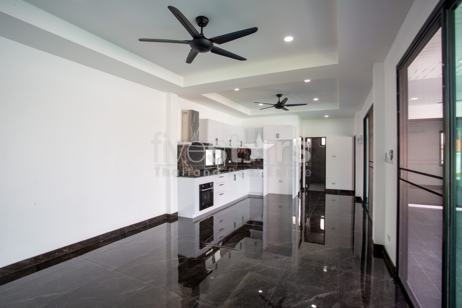 Cozy 3 Bed Pool Villa For Sale in Wang Pong Hua Hin, photo 4