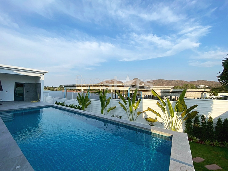 Modern Renovated 2-Bedroom Villa with Tropical Garden in Thap Tai, Hua Hin, photo 3