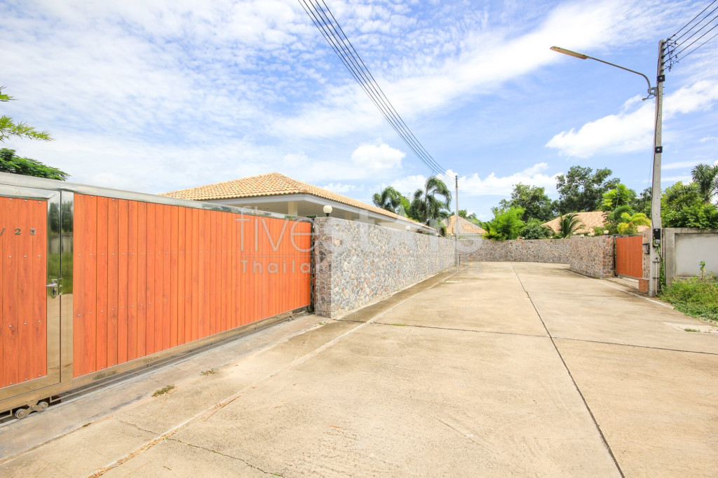 5 Bedroom House On Large Land Plot, photo 13
