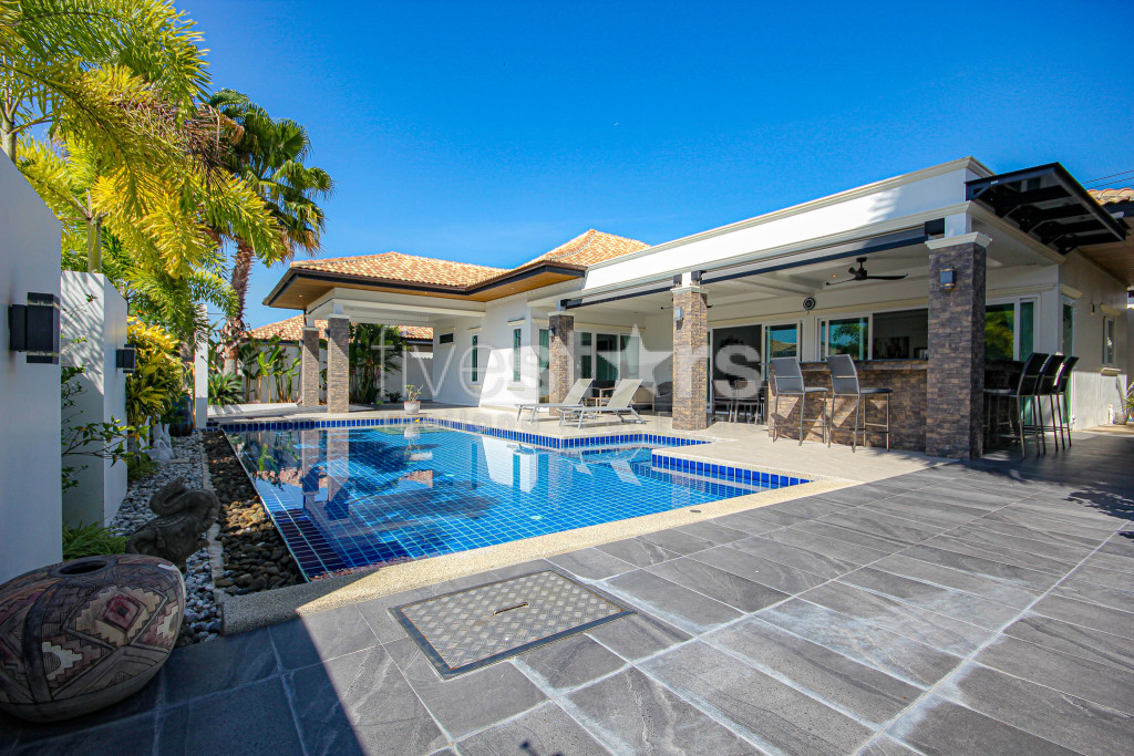 Stylish 3-Bedroom L-Shape Pool Villa in Orchid Paradise Homes