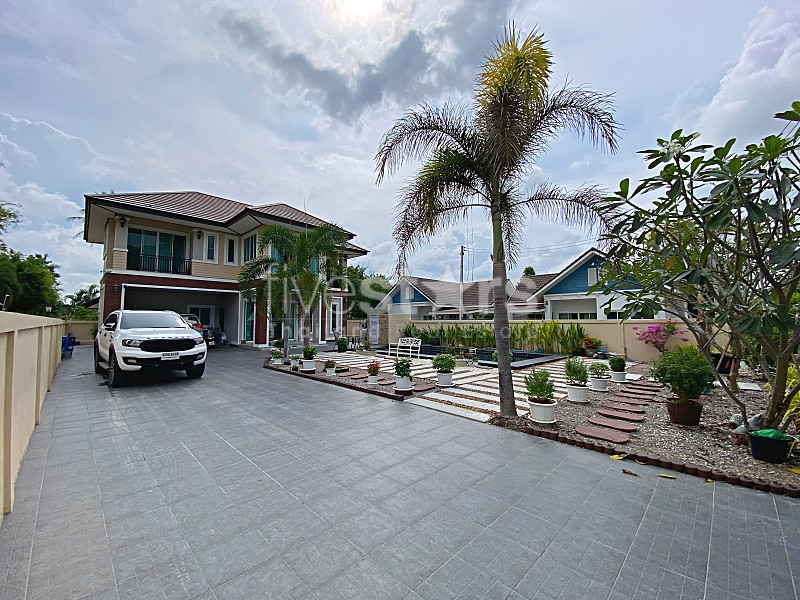Spacious 4-Bedroom Pool Villa Near Black Mountain Golf, photo 2