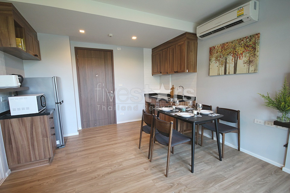 Absolute Beachfront 2 Bed Condo For Sale in Khao Takiap, photo 4