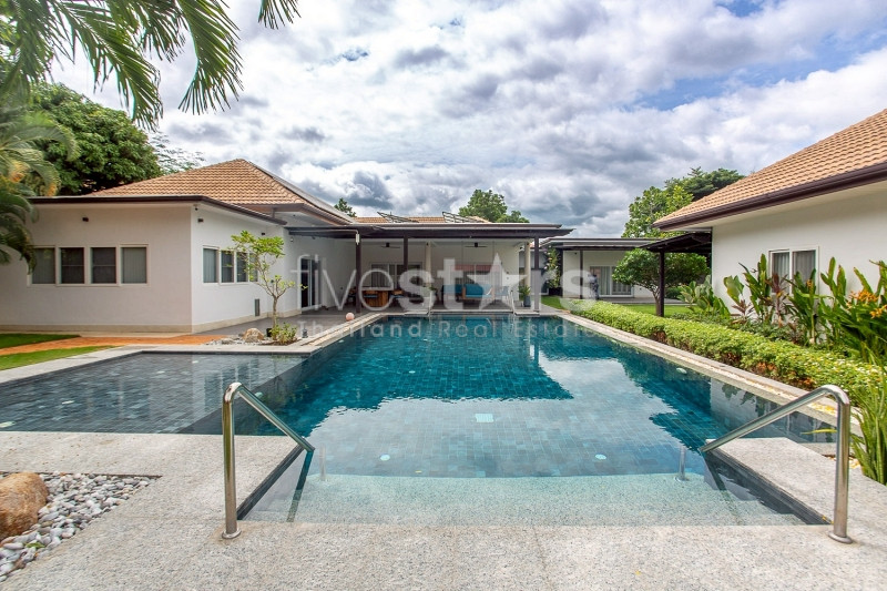 Luxury Hua Hin Estate on 2 Plots with Tropical Garden, Entertainment Sala & Fully Renovated Villa, photo 2
