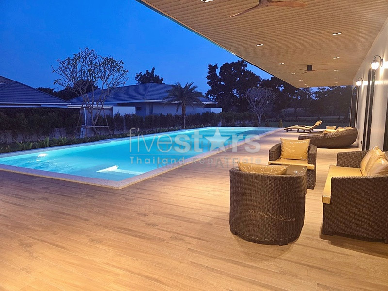 Modern 3-Bedroom L-Shaped Villa with Golf Course Views at Palm Hills, photo 5
