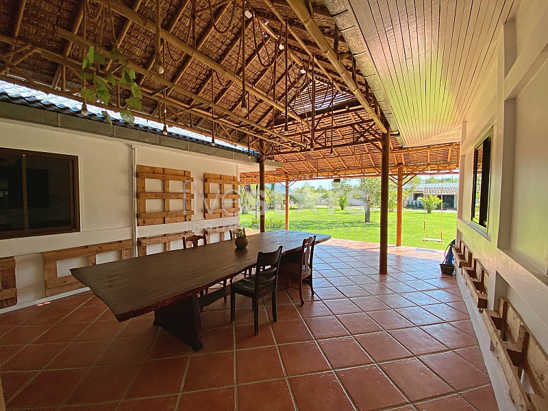 Family 4-Bedroom Farmhouse with Guest House, 6 Rai of Land, and Private Fishing Lake for Sale in Paknampran, photo 12