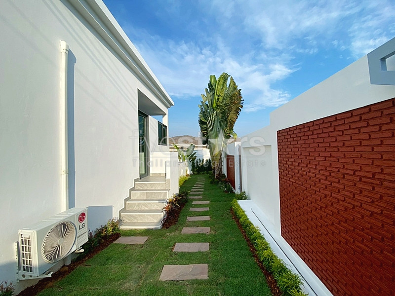Modern Renovated 2-Bedroom Villa with Tropical Garden in Thap Tai, Hua Hin, photo 10