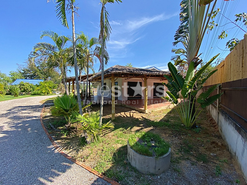 Family 4-Bedroom Farmhouse with Guest House, 6 Rai of Land, and Private Fishing Lake for Sale in Paknampran, photo 5