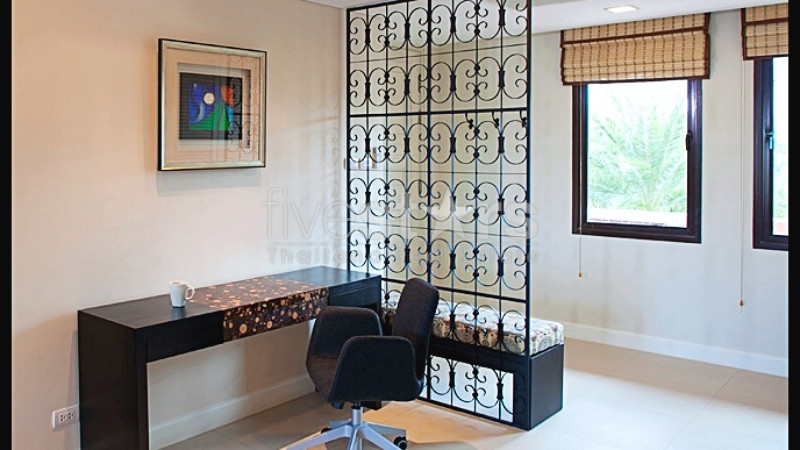 Stunning 3-Bedroom Beachfront Condo with Panoramic Sea and Pool Views at Marrakesh Hua Hin, photo 5