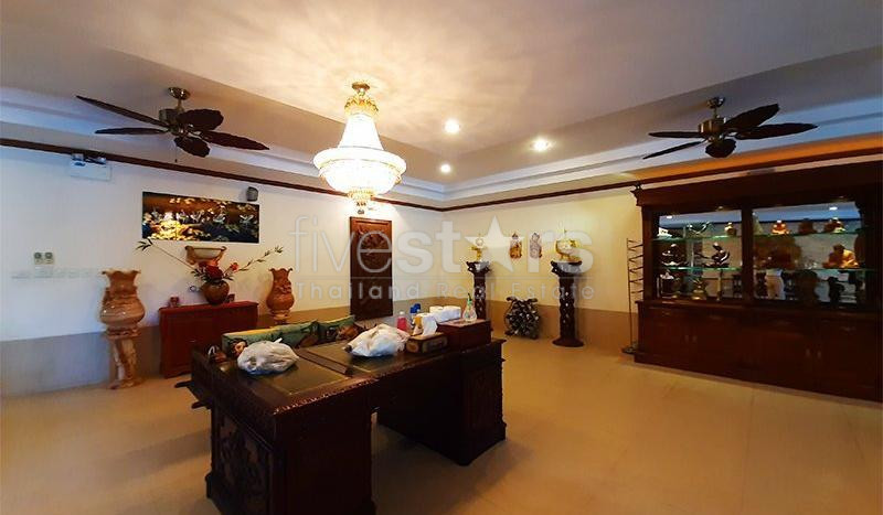 Stunning 11 Bed Mansion in West Hua Hin, photo 12