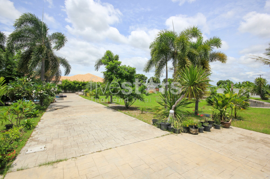 5 Bedroom House On Large Land Plot, photo 8