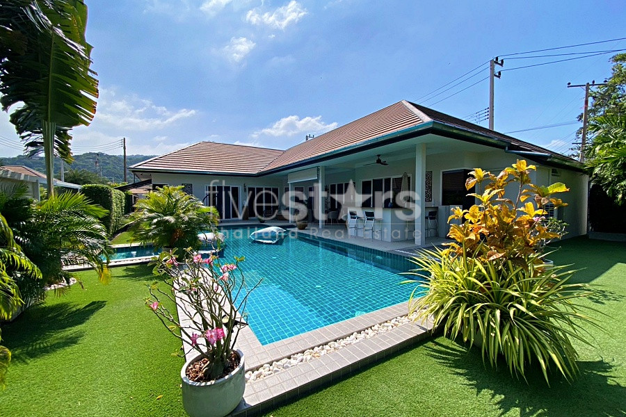 Modern 3 Bedroom Luxury Pool Villa For Sale in Huana Hua Hin