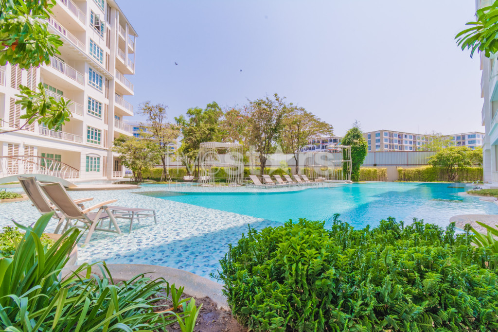 2 Bedroom Ground Floor Condo In Great Location