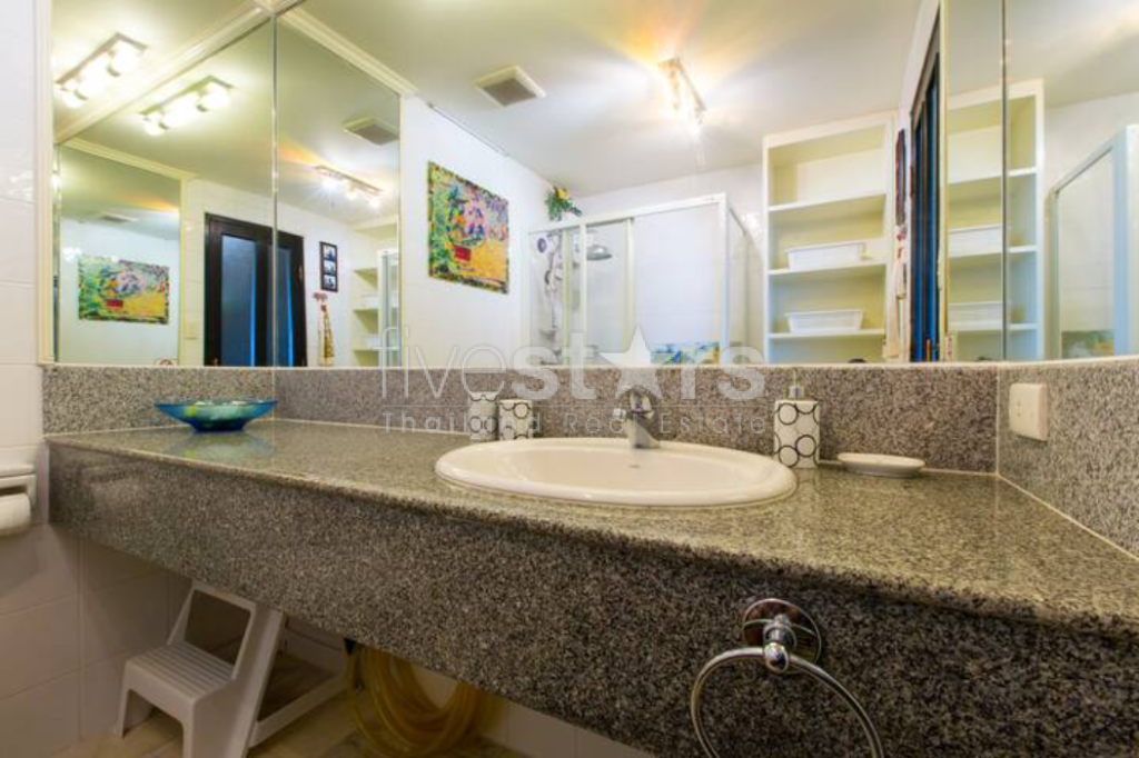 Large 1 Bed Condo with Sea Views to the North of town, photo 4