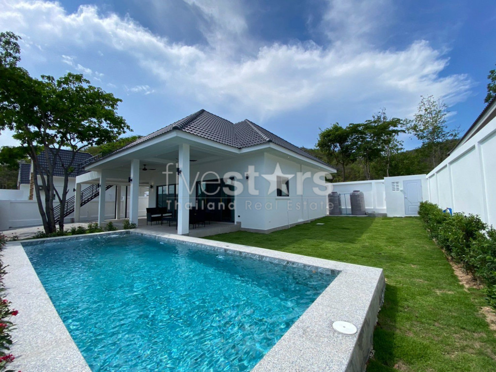 View Till Khao – Modern 3-Bedroom Pool Villa with Rooftop Terrace