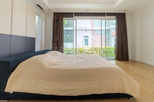 Modern 3 Bedroom Villa, photo 11