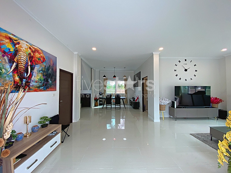 Spacious 4-Bedroom Pool Villa Near Black Mountain Golf, photo 5