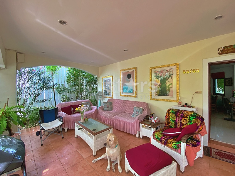 Traditional 3-Bedroom Villa in Peaceful Development with Communal Pool, photo 2