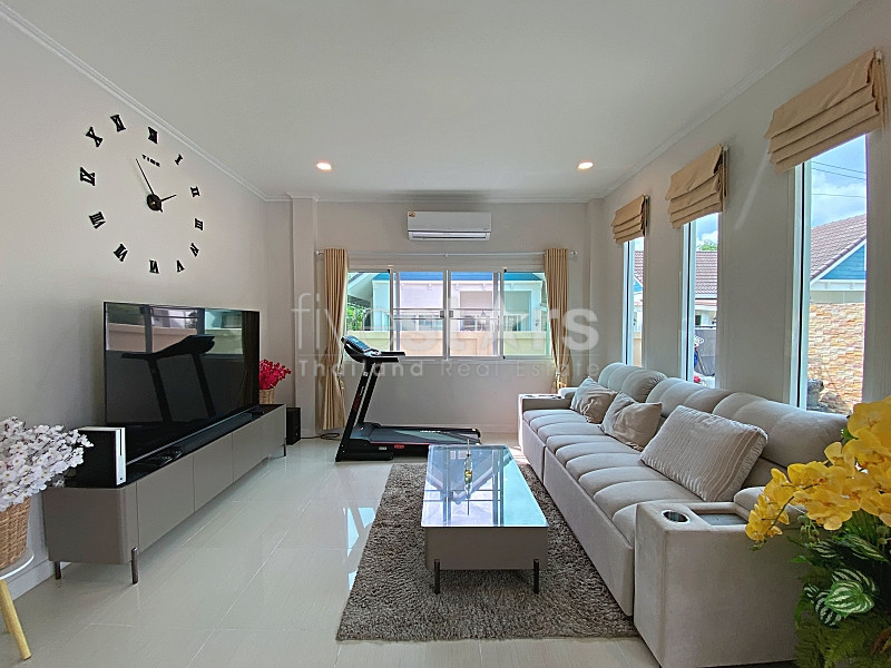 Spacious 4-Bedroom Pool Villa Near Black Mountain Golf, photo 7