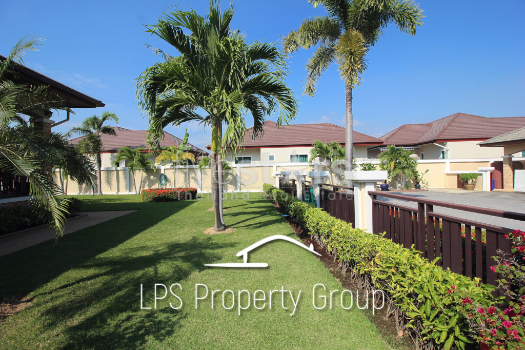 Spacious Holiday Home in Downtown Cha Am For Sale, photo 8