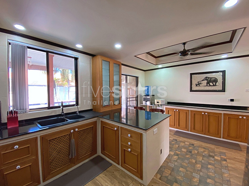 Spacious Pool Villa with Guest House, Pool Bar & Workshop – Fully Renovated on 1,020 SQM Land, photo 14