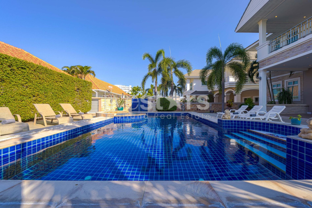 Hua Hin Palm Village: 2 Storey 6 Bedroom Pool Villa, photo 5